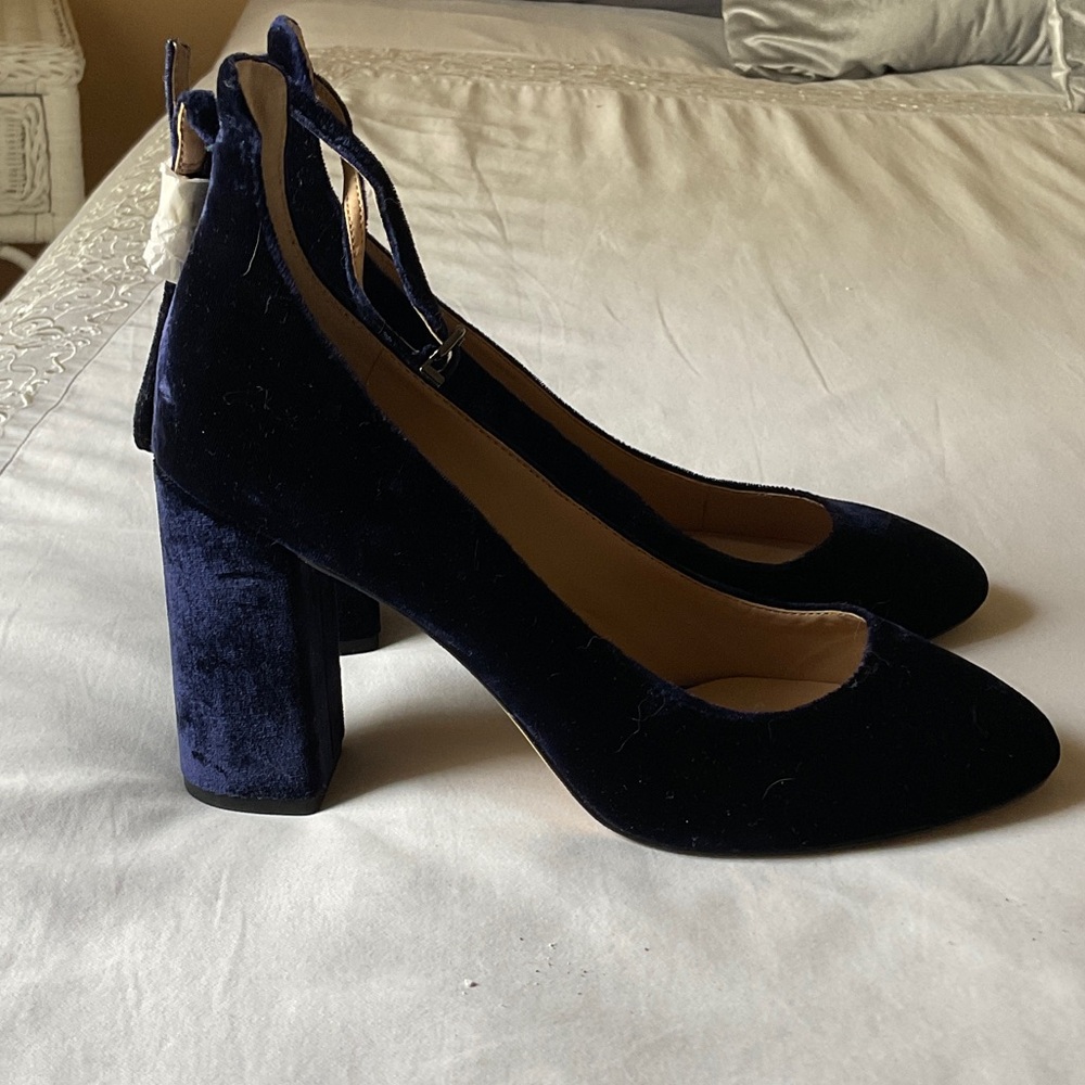 Gianni Bini Navy Velvet Block Heels